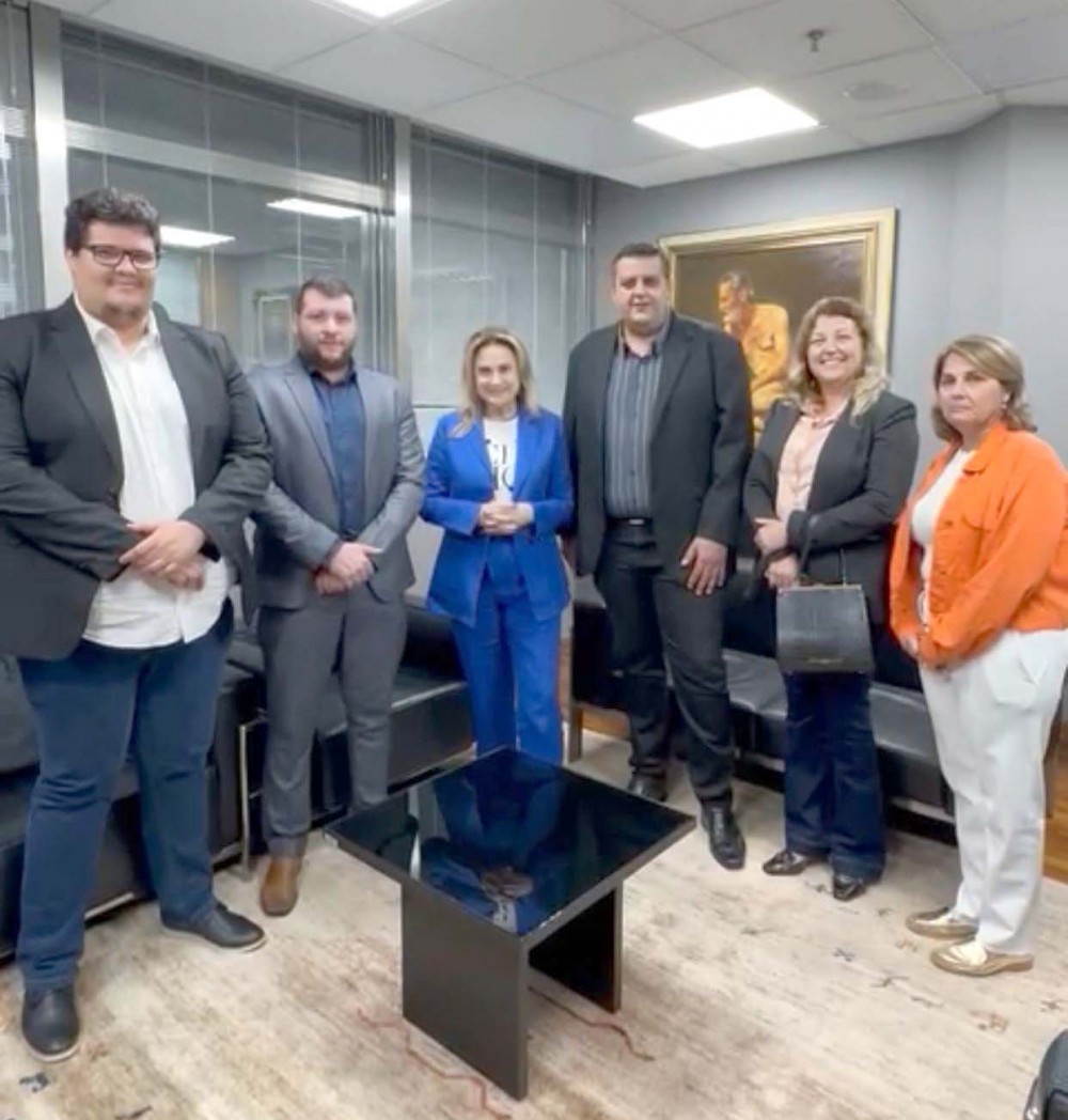 Vereadores de Pirangi apresentam demandas da cidade à deputada.