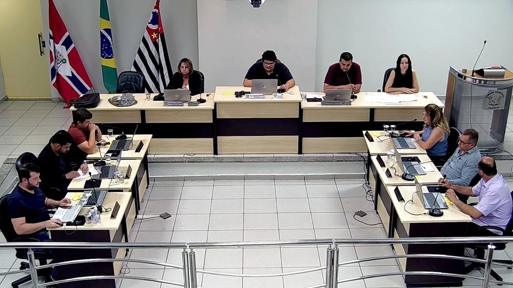 Câmara derruba veto ao projeto que revoga possibilidade de concessão dos serviços de água e esgoto.