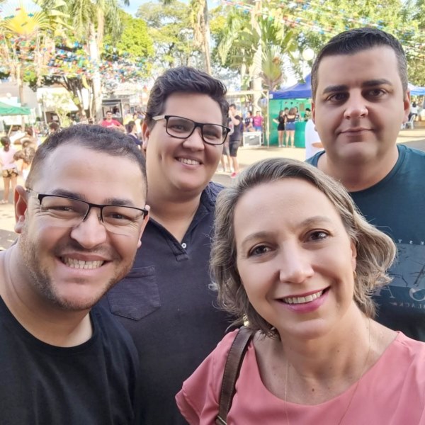 SEMPRE PRESENTE.