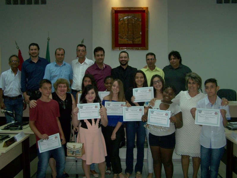 Câmara Municipal empossa nova Câmara Mirim para o Mandato 2018-2020.