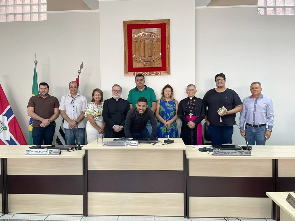 Câmara de Pirangi recebe visita do bispo diocesano.