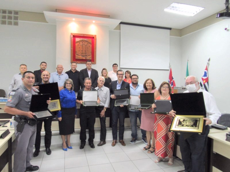Câmara realiza sessão solene para entrega de títulos de Cidadania e de Honra ao Mérito.