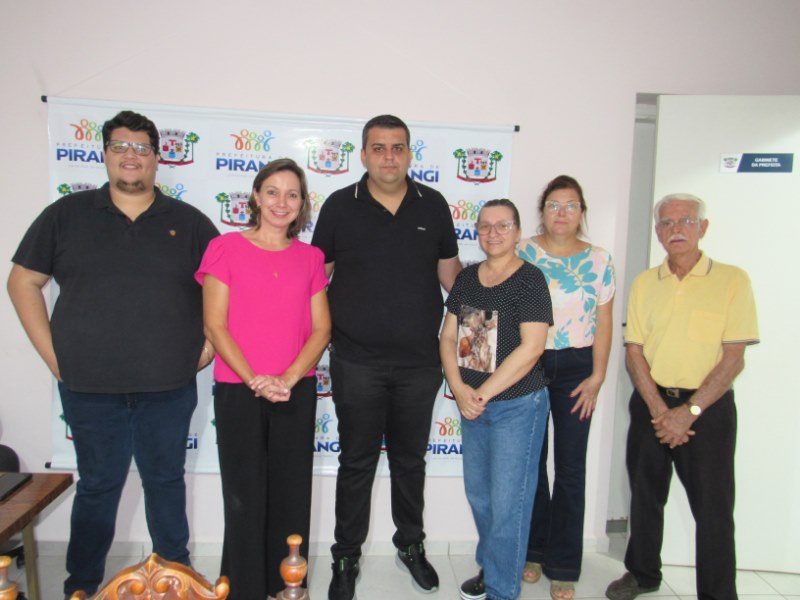 Vereadores recebem visita de assessora da deputada Analice Fernandes.