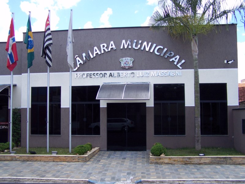 Sede da Câmara Municipal recebe nome em homenagem ao Professor Alberto Massabni.