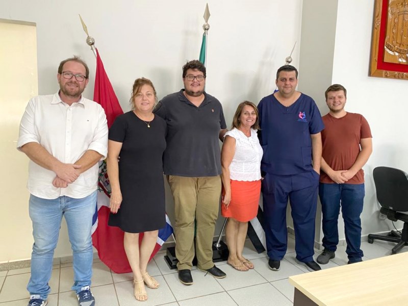 Vereadores de Pirangi comemoram pagamento complementar a profissionais da enfermagem.